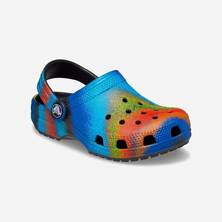 Gam màu pha trộn nổi bật của dép crocs